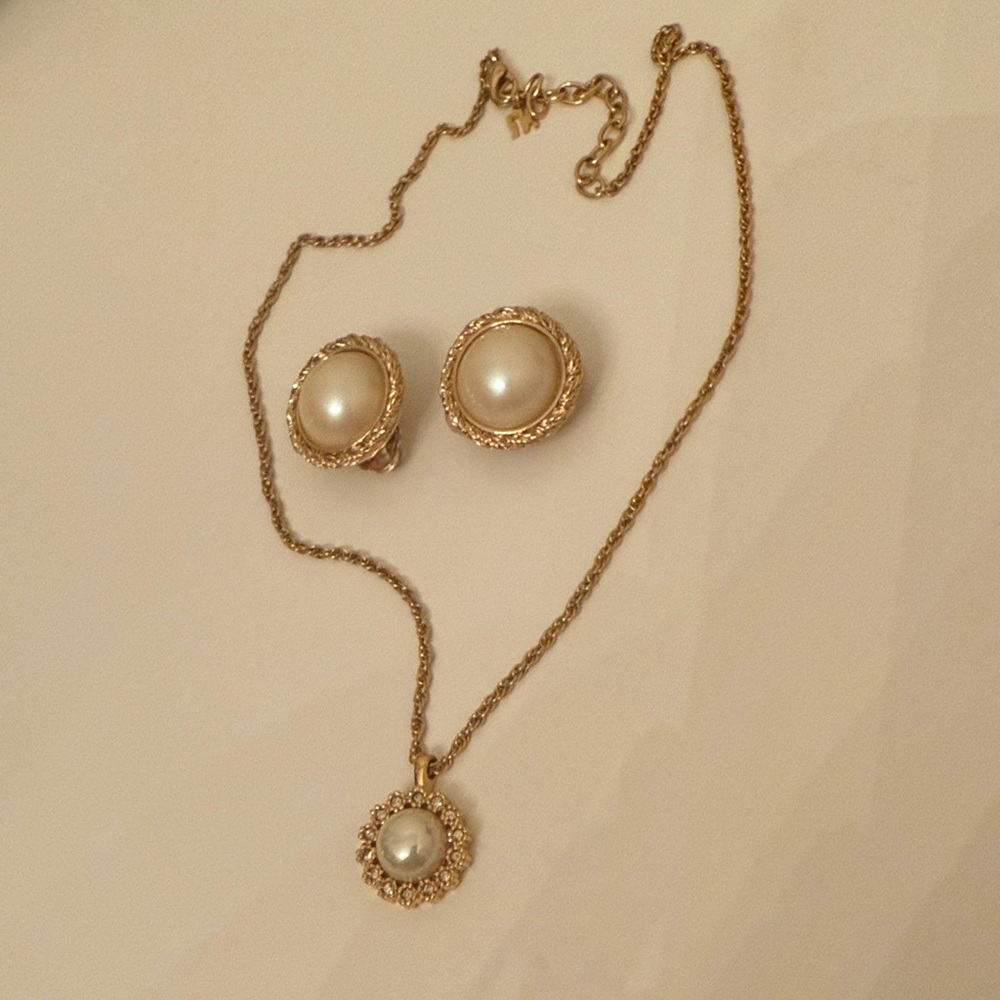 Nina Ricci Gold and Pearl Necklace and earrings.